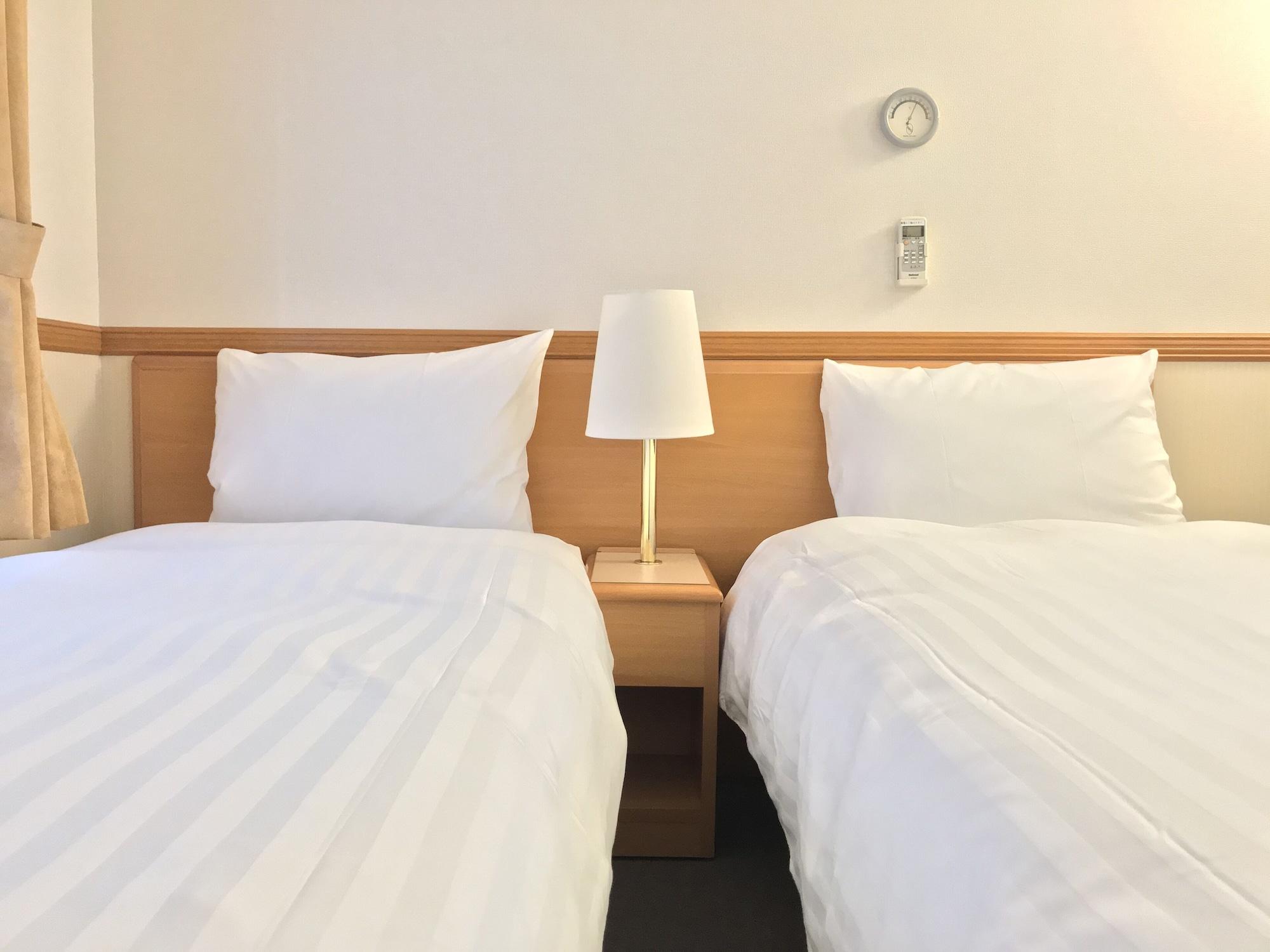 Toyoko Inn Yokohama Tsurumi Eki Higashi Guchi Exteriör bild