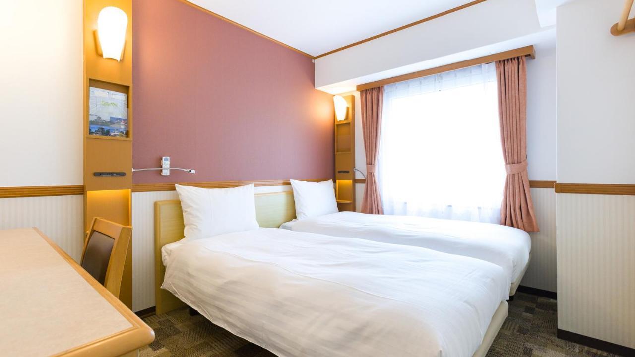 Toyoko Inn Yokohama Tsurumi Eki Higashi Guchi Exteriör bild
