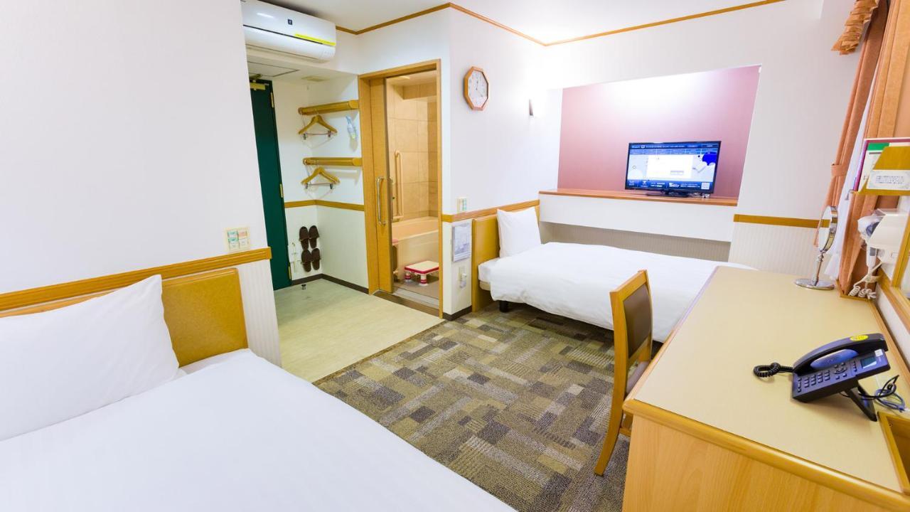 Toyoko Inn Yokohama Tsurumi Eki Higashi Guchi Rum bild