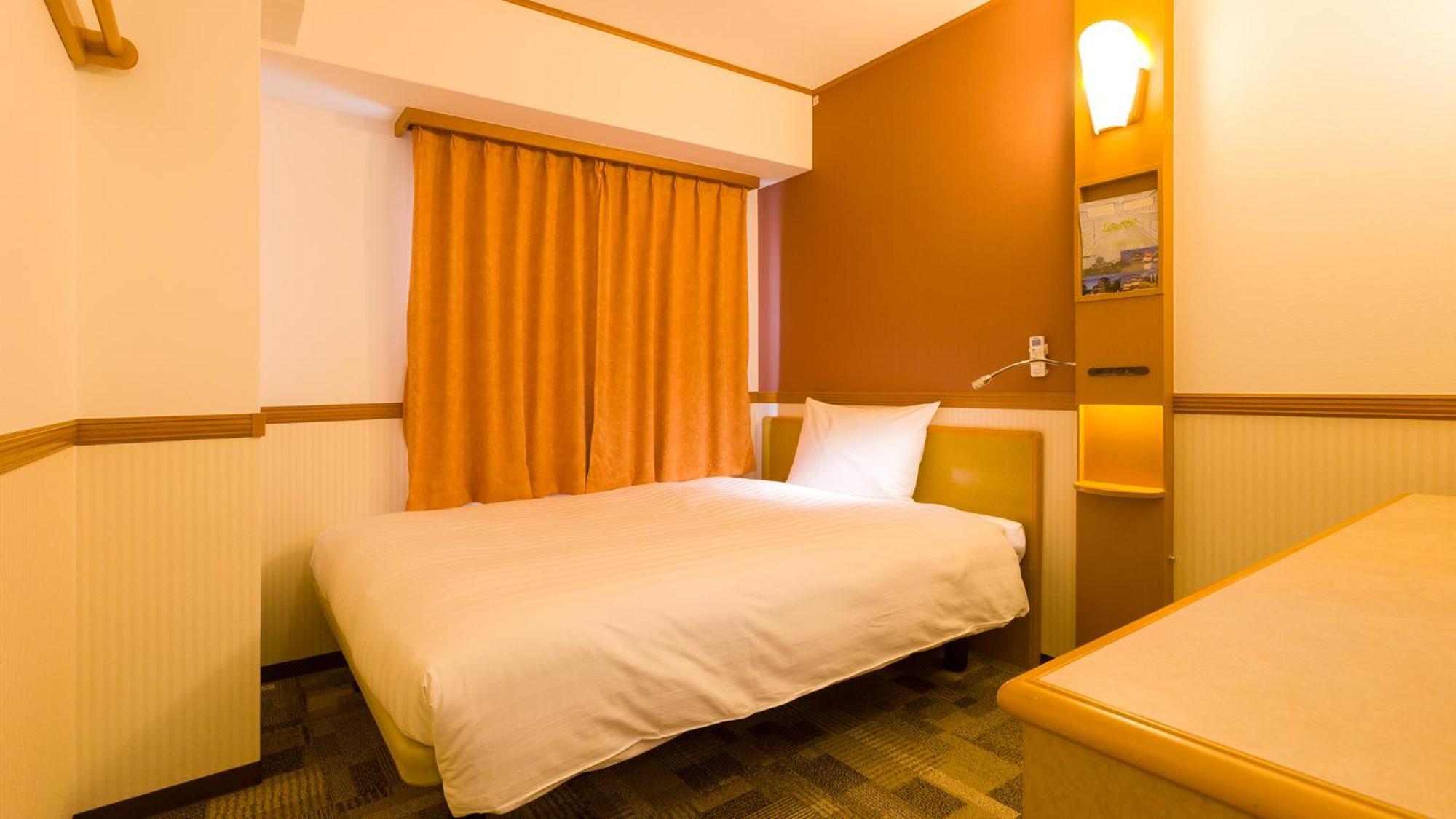 Toyoko Inn Yokohama Tsurumi Eki Higashi Guchi Rum bild