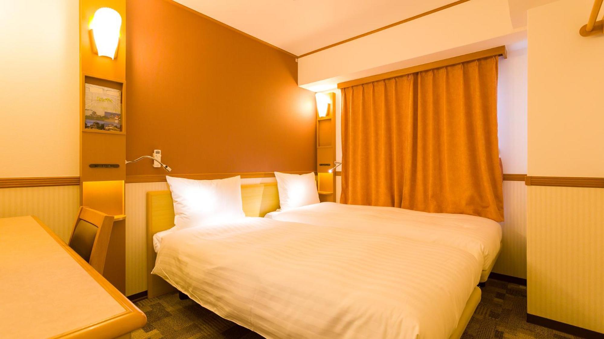 Toyoko Inn Yokohama Tsurumi Eki Higashi Guchi Rum bild