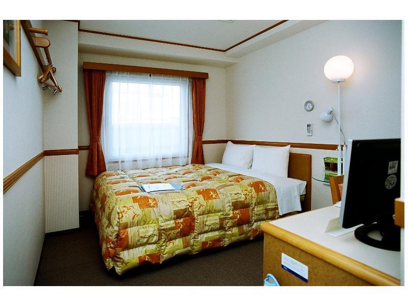 Toyoko Inn Yokohama Tsurumi Eki Higashi Guchi Exteriör bild